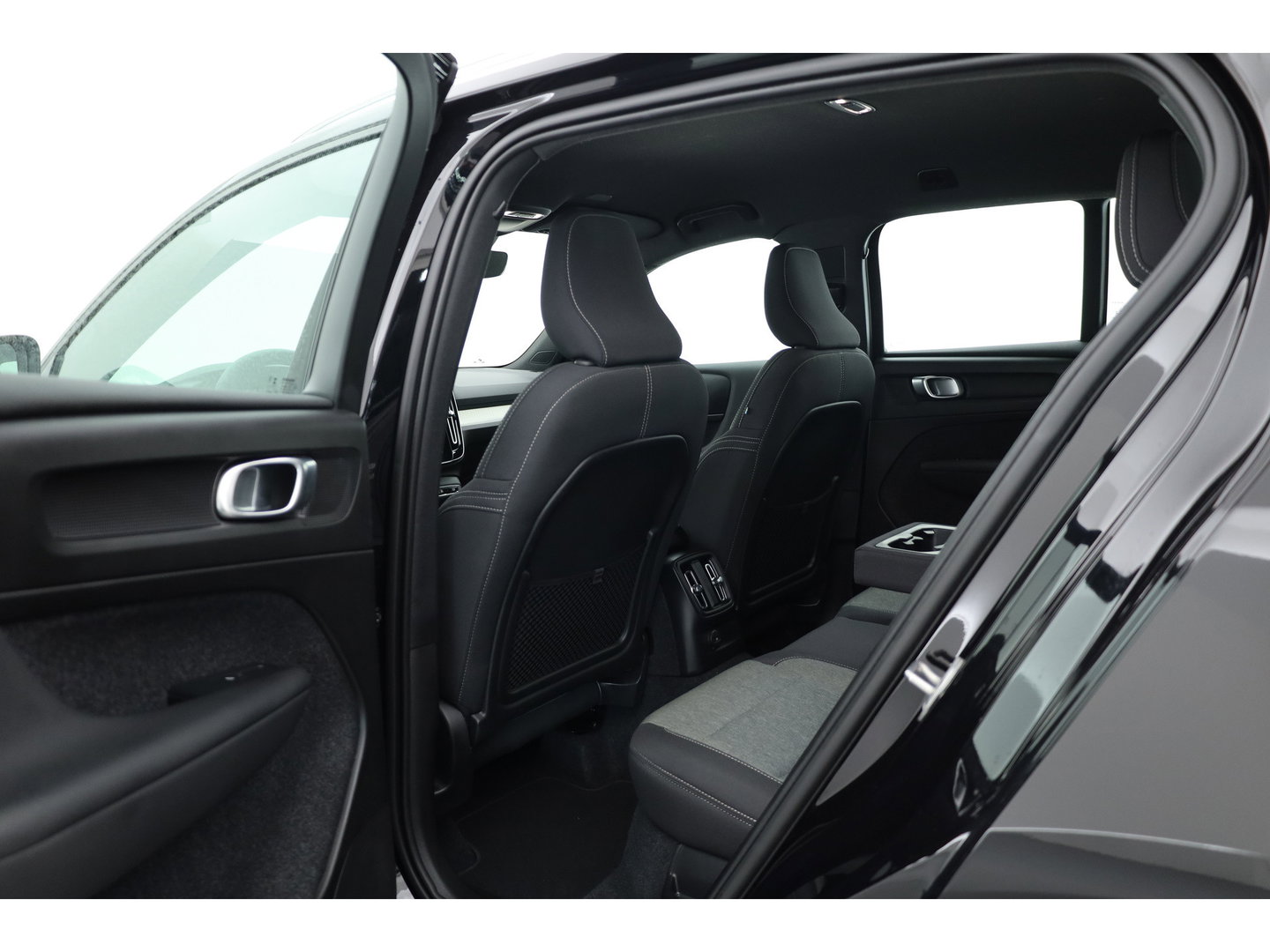 Volvo XC40 1.5 T4 Plug-in hybrid Plus Bright | Memory stoel | H&K Audio | Stoel- stuurverw. | Camera | CarPlay |