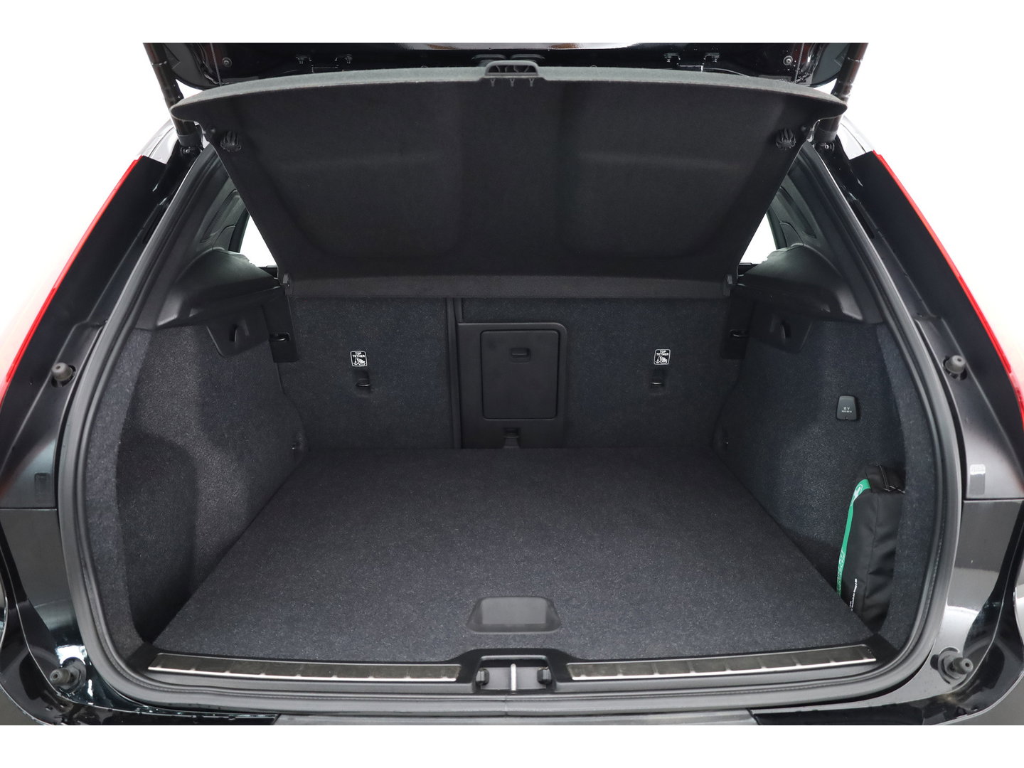 Volvo XC40 1.5 T4 Plug-in hybrid Plus Bright | Memory stoel | H&K Audio | Stoel- stuurverw. | Camera | CarPlay |