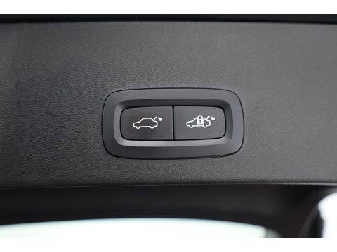 Volvo XC40 1.5 T4 Plug-in hybrid Plus Bright | Memory stoel | H&K Audio | Stoel- stuurverw. | Camera | CarPlay |