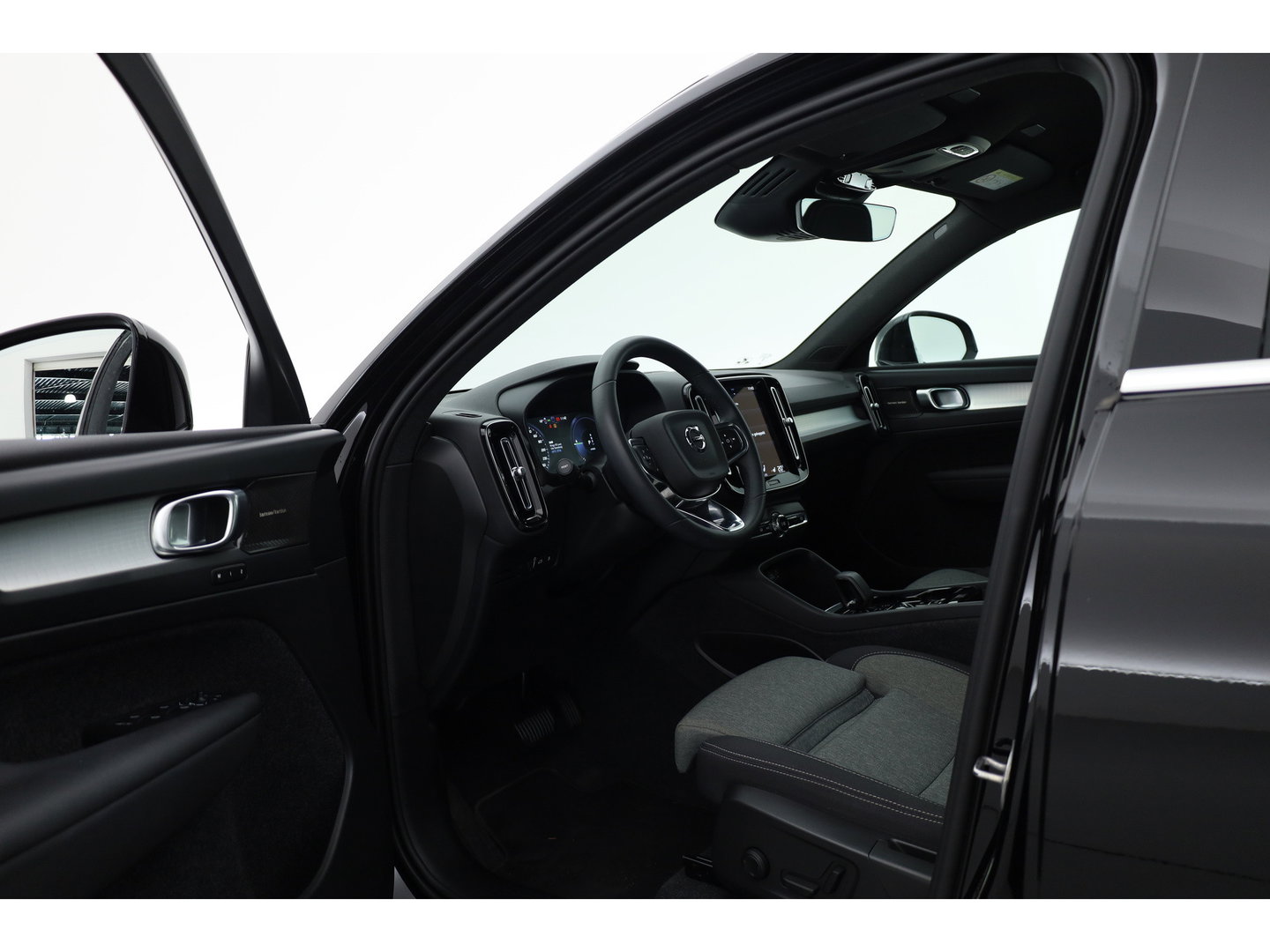 Volvo XC40 1.5 T4 Plug-in hybrid Plus Bright | Memory stoel | H&K Audio | Stoel- stuurverw. | Camera | CarPlay |