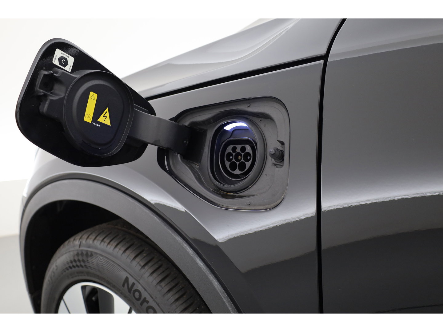 Volvo XC40 1.5 T4 Plug-in hybrid Plus Bright | Memory stoel | H&K Audio | Stoel- stuurverw. | Camera | CarPlay |