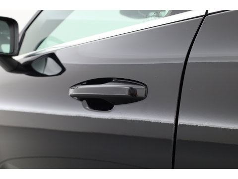 Volvo XC40 1.5 T4 Plug-in hybrid Plus Bright | Memory stoel | H&K Audio | Stoel- stuurverw. | Camera | CarPlay |