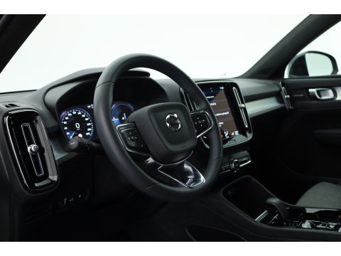 Volvo XC40 1.5 T4 Plug-in hybrid Plus Bright | Memory stoel | H&K Audio | Stoel- stuurverw. | Camera | CarPlay |