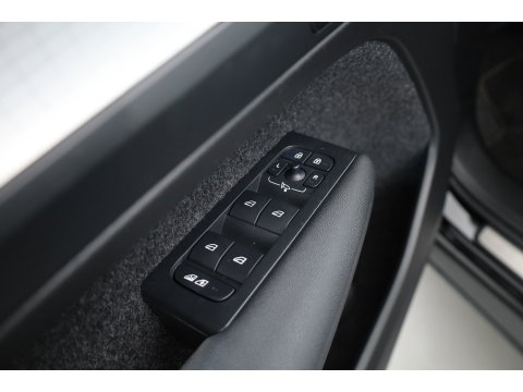 Volvo XC40 1.5 T4 Plug-in hybrid Plus Bright | Memory stoel | H&K Audio | Stoel- stuurverw. | Camera | CarPlay |