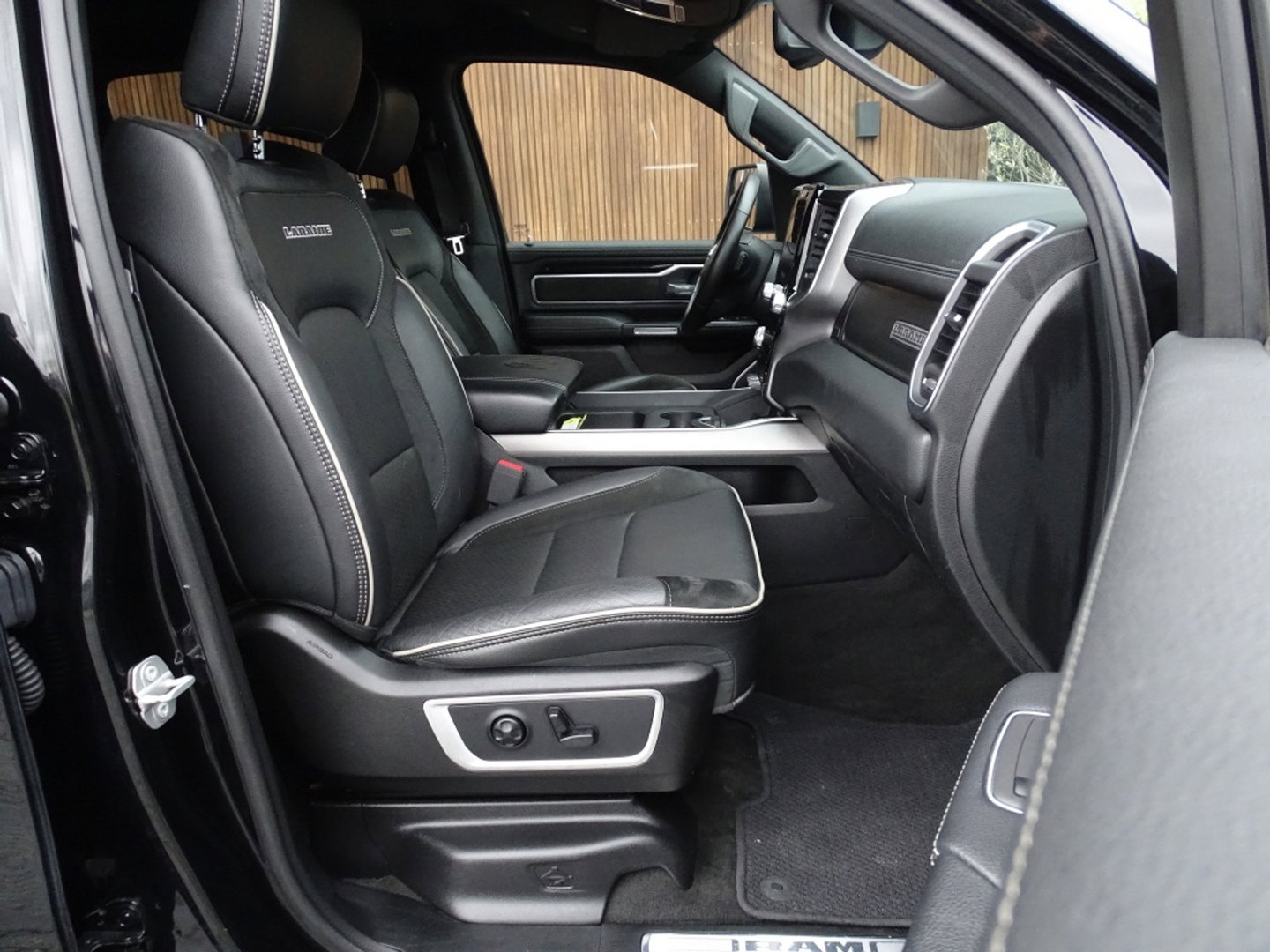 Dodge Ram 1500 5.7 V8 402PK 4x4 Laramie HEMI / LPG / grijs k / *NAP*
