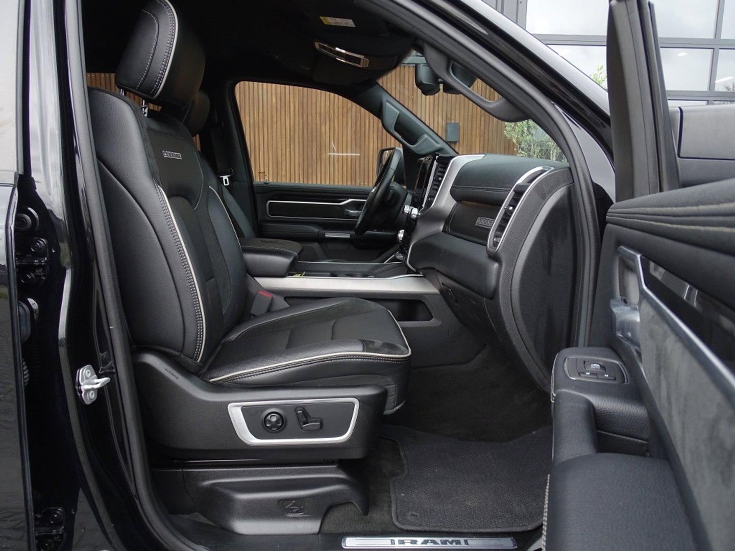 Dodge Ram 1500 5.7 V8 402PK 4x4 Laramie HEMI / LPG / grijs k / *NAP*