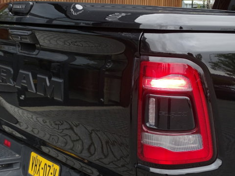 Dodge Ram 1500 5.7 V8 402PK 4x4 Laramie HEMI / LPG / grijs k / *NAP*