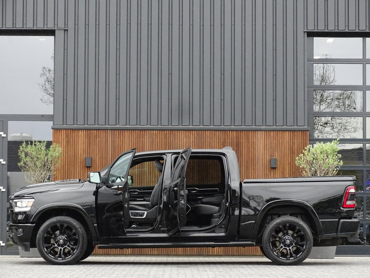 Dodge Ram 1500 5.7 V8 402PK 4x4 Laramie HEMI / LPG / grijs k / *NAP*