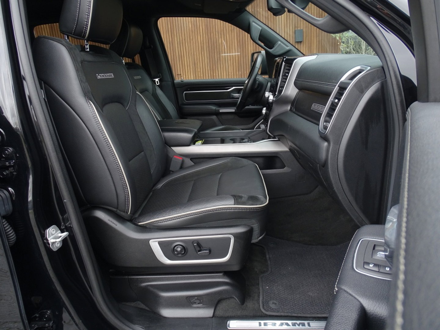 Dodge Ram 1500 5.7 V8 402PK 4x4 Laramie HEMI / LPG / grijs k / *NAP*