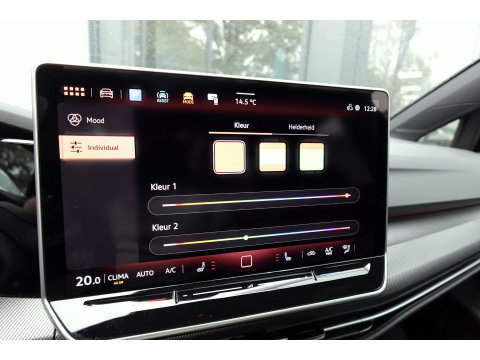 Volkswagen Golf 1.5 eTSI R-Line Edition PANO KEYLESS HUD