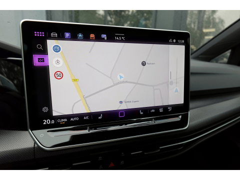 Volkswagen Golf 1.5 eTSI R-Line Edition PANO KEYLESS HUD