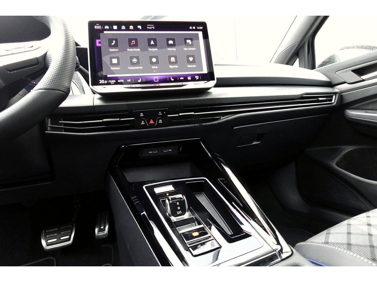 Volkswagen Golf 1.5 eTSI R-Line Edition PANO KEYLESS HUD