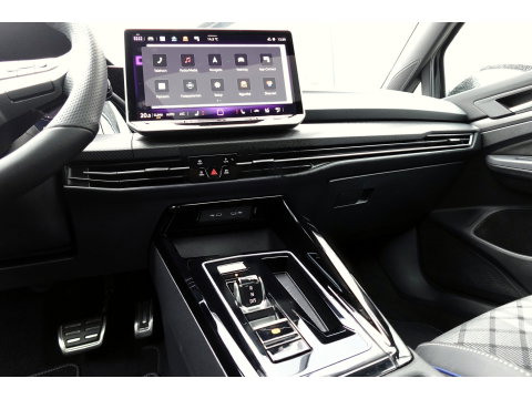 Volkswagen Golf 1.5 eTSI R-Line Edition PANO KEYLESS HUD