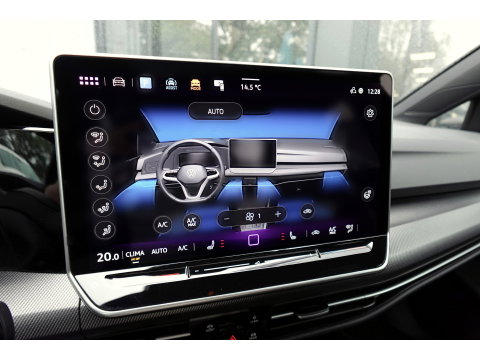 Volkswagen Golf 1.5 eTSI R-Line Edition PANO KEYLESS HUD