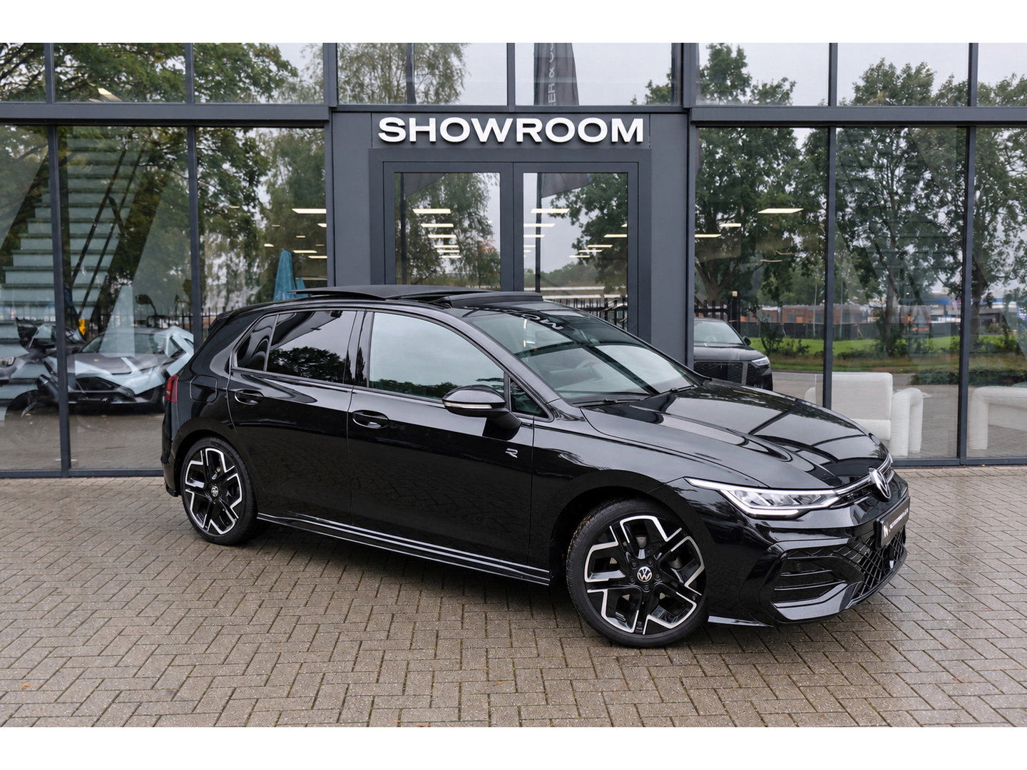 Volkswagen Golf 1.5 eTSI R-Line Edition PANO KEYLESS HUD