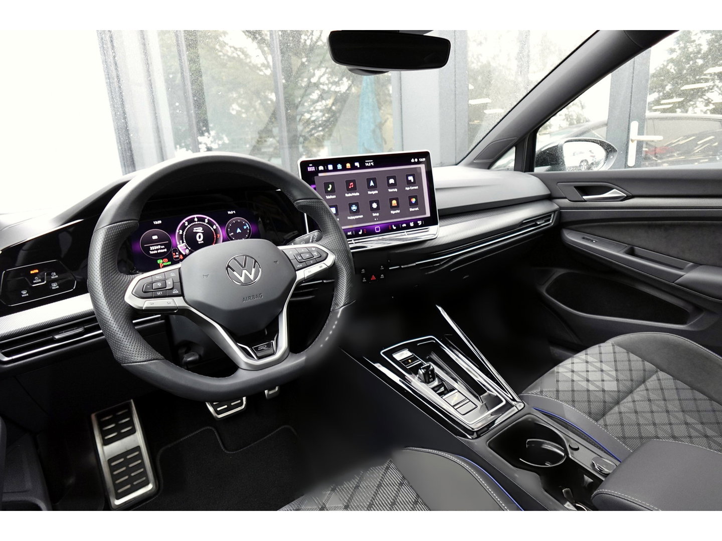Volkswagen Golf 1.5 eTSI R-Line Edition PANO KEYLESS HUD