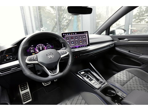 Volkswagen Golf 1.5 eTSI R-Line Edition PANO KEYLESS HUD