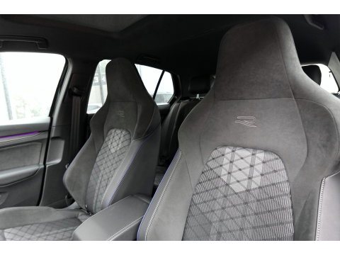 Volkswagen Golf 1.5 eTSI R-Line Edition PANO KEYLESS HUD
