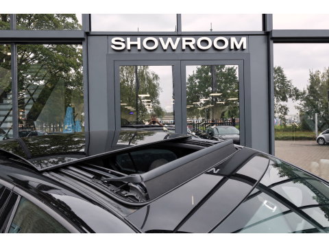 Volkswagen Golf 1.5 eTSI R-Line Edition PANO KEYLESS HUD