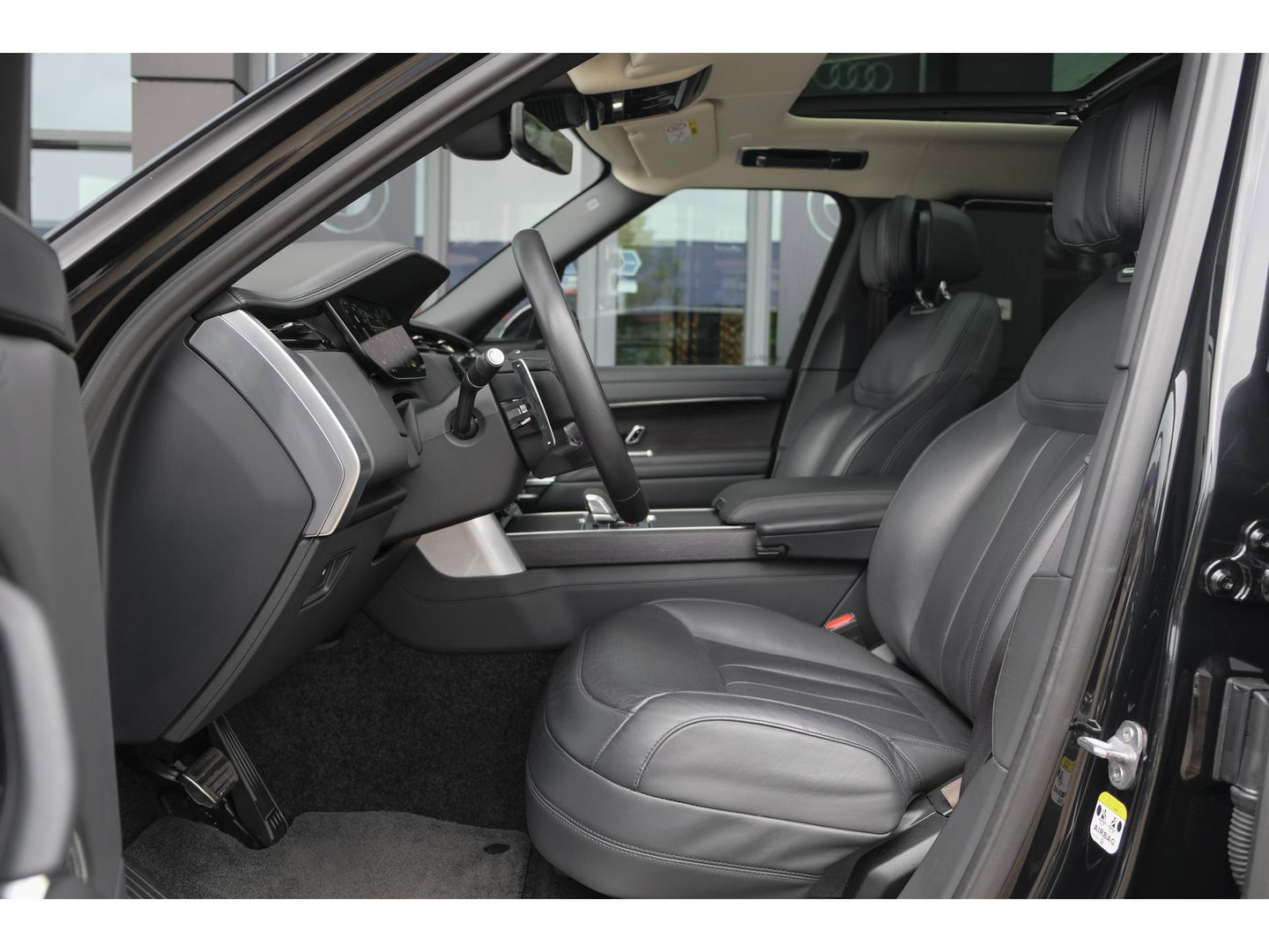 Land Rover Range Rover P510e 510pk First Edition Panoramadak 4-Wielbesturing Trekhaak Meridian3d Massage Laser BOMVOL!!
