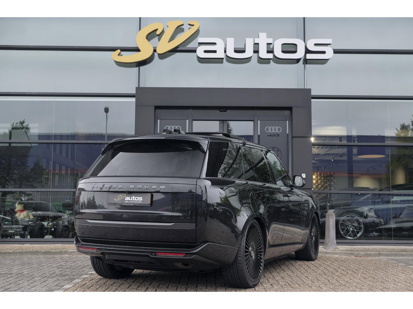 Land Rover Range Rover P510e 510pk First Edition Panoramadak 4-Wielbesturing Trekhaak Meridian3d Massage Laser BOMVOL!!