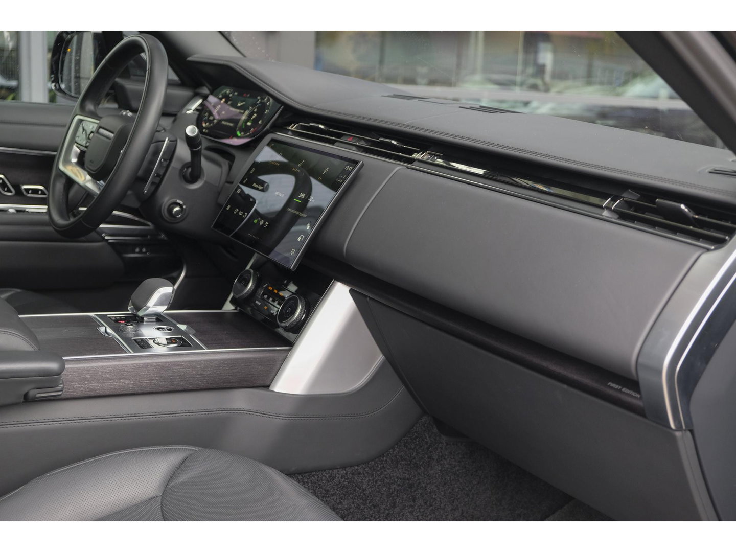 Land Rover Range Rover P510e 510pk First Edition Panoramadak 4-Wielbesturing Trekhaak Meridian3d Massage Laser BOMVOL!!