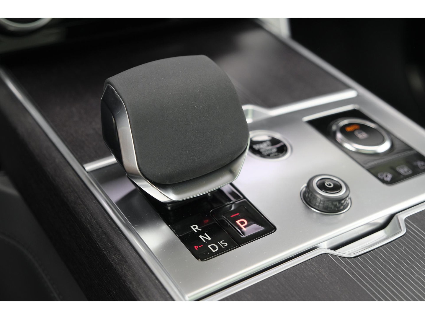 Land Rover Range Rover P510e 510pk First Edition Panoramadak 4-Wielbesturing Trekhaak Meridian3d Massage Laser BOMVOL!!