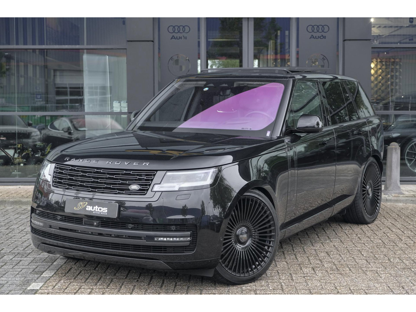 Land Rover Range Rover P510e 510pk First Edition Panoramadak 4-Wielbesturing Trekhaak Meridian3d Massage Laser BOMVOL!!