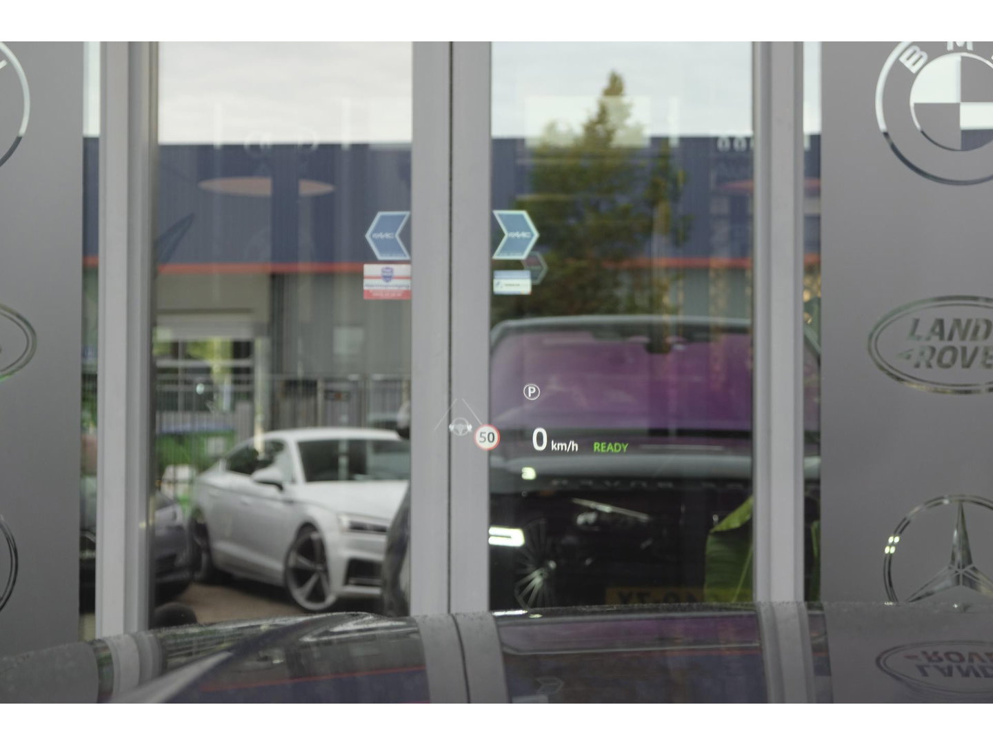 Land Rover Range Rover P510e 510pk First Edition Panoramadak 4-Wielbesturing Trekhaak Meridian3d Massage Laser BOMVOL!!