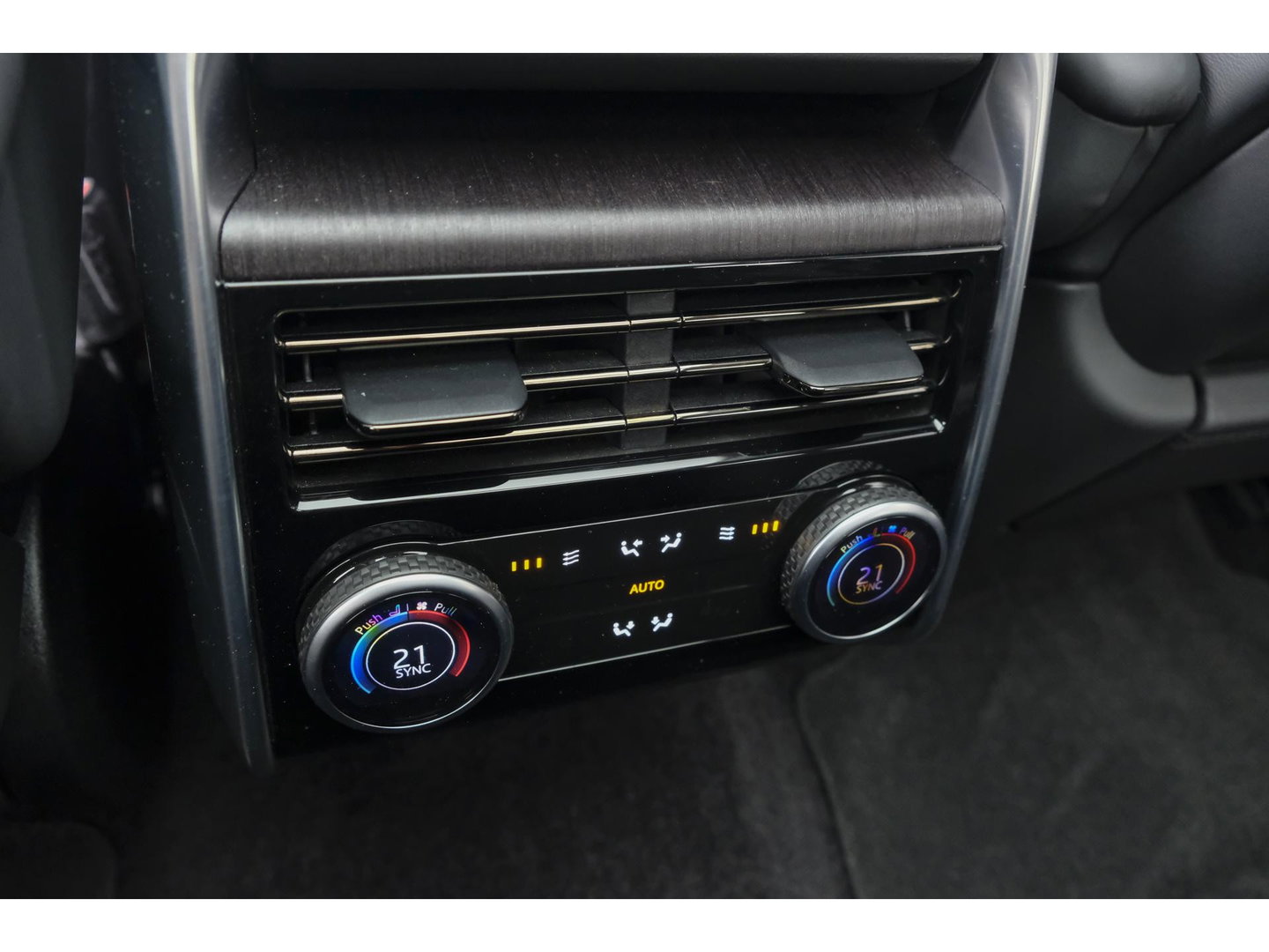 Land Rover Range Rover P510e 510pk First Edition Panoramadak 4-Wielbesturing Trekhaak Meridian3d Massage Laser BOMVOL!!