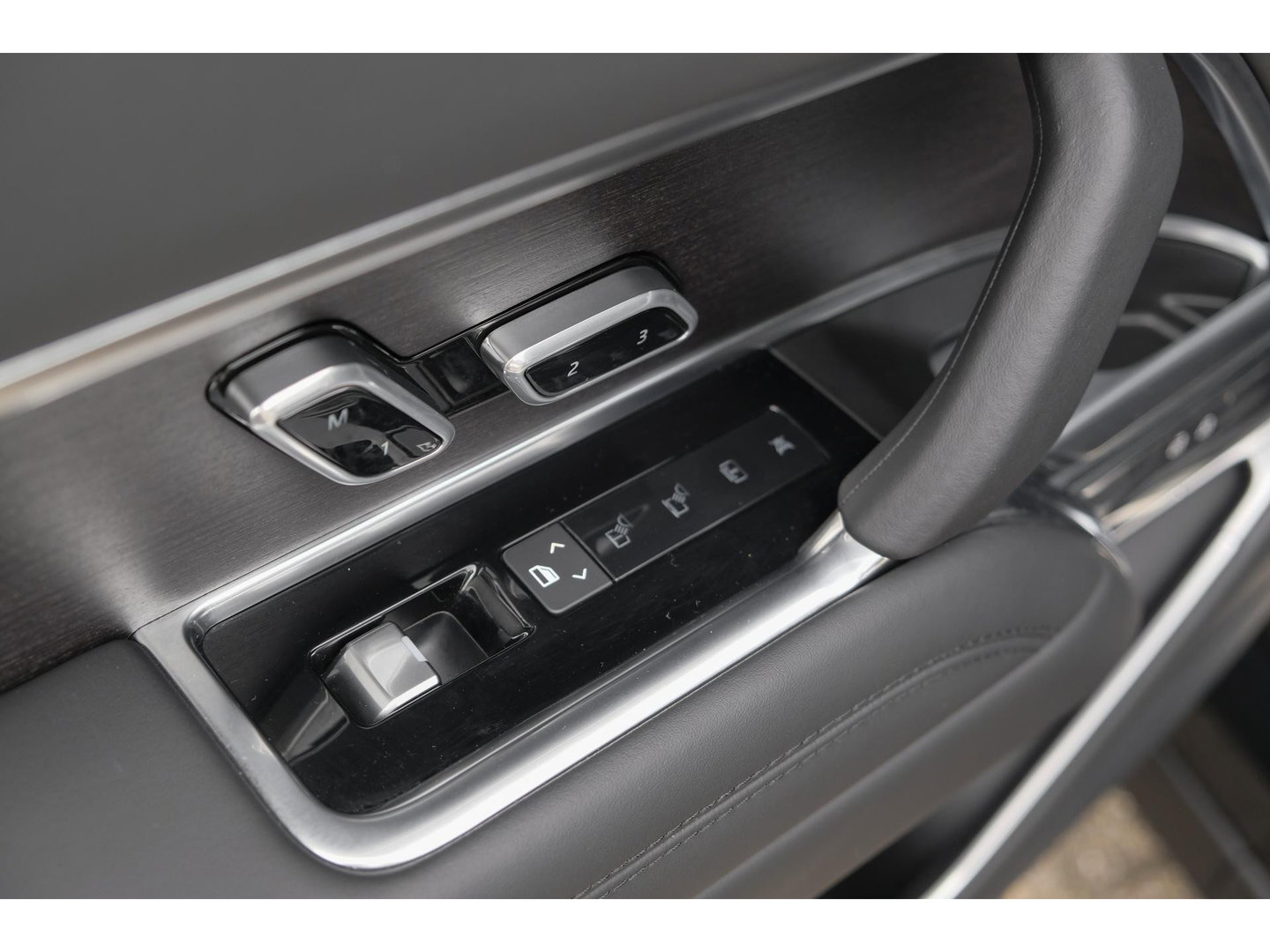 Land Rover Range Rover P510e 510pk First Edition Panoramadak 4-Wielbesturing Trekhaak Meridian3d Massage Laser BOMVOL!!
