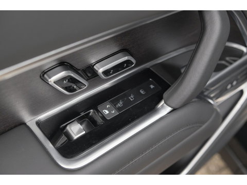 Land Rover Range Rover P510e 510pk First Edition Panoramadak 4-Wielbesturing Trekhaak Meridian3d Massage Laser BOMVOL!!