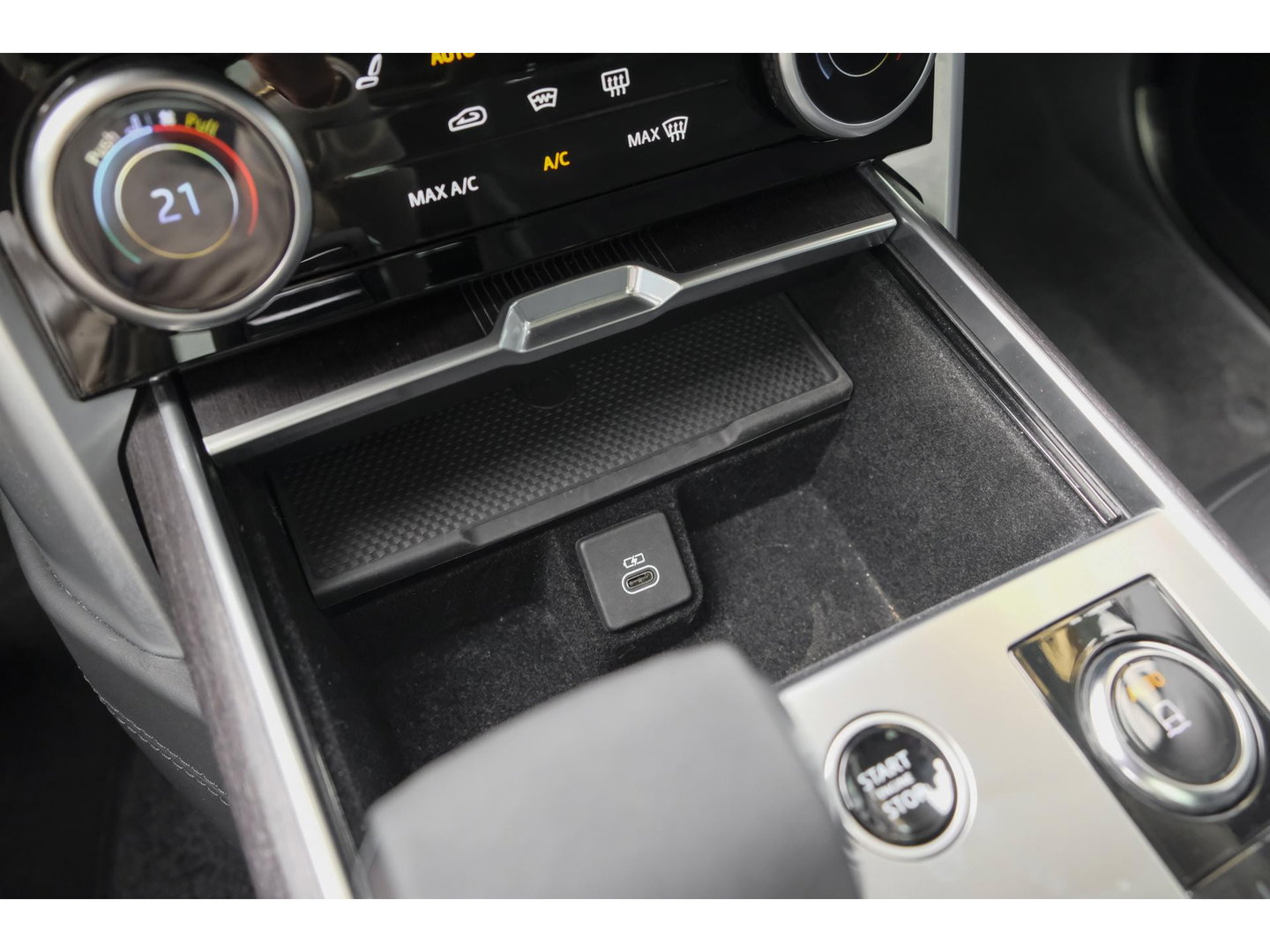 Land Rover Range Rover P510e 510pk First Edition Panoramadak 4-Wielbesturing Trekhaak Meridian3d Massage Laser BOMVOL!!