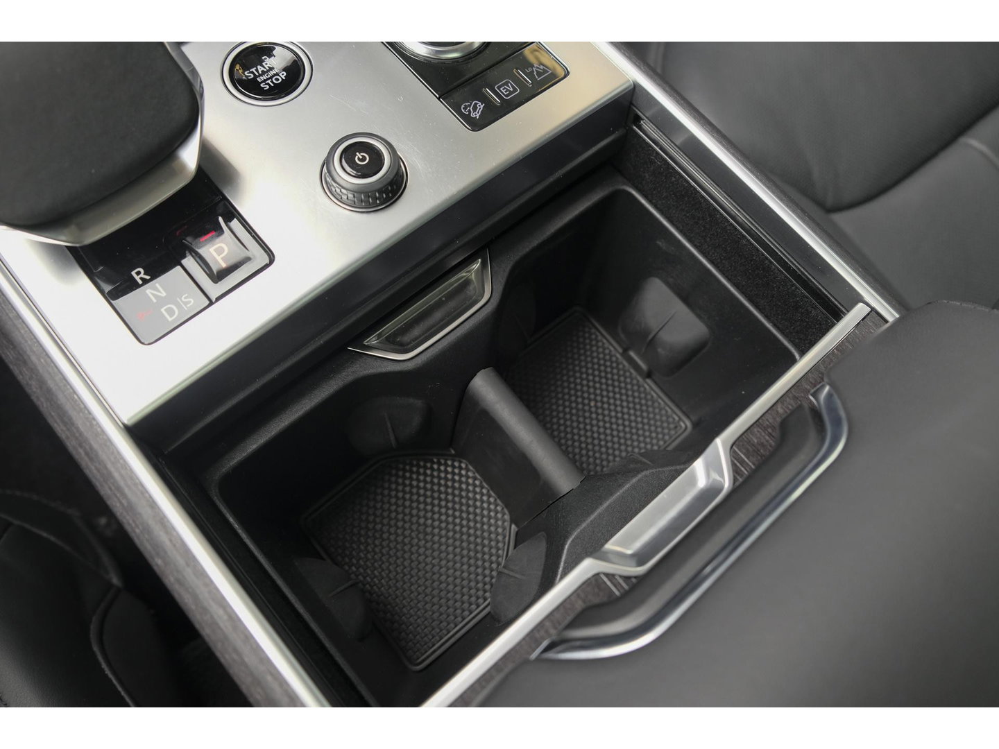 Land Rover Range Rover P510e 510pk First Edition Panoramadak 4-Wielbesturing Trekhaak Meridian3d Massage Laser BOMVOL!!