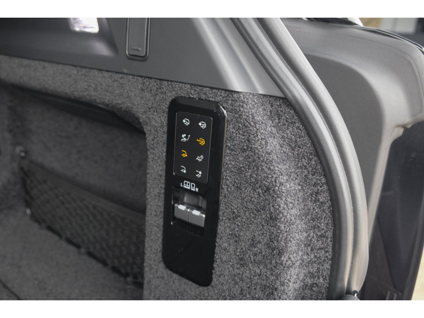 Land Rover Range Rover P510e 510pk First Edition Panoramadak 4-Wielbesturing Trekhaak Meridian3d Massage Laser BOMVOL!!