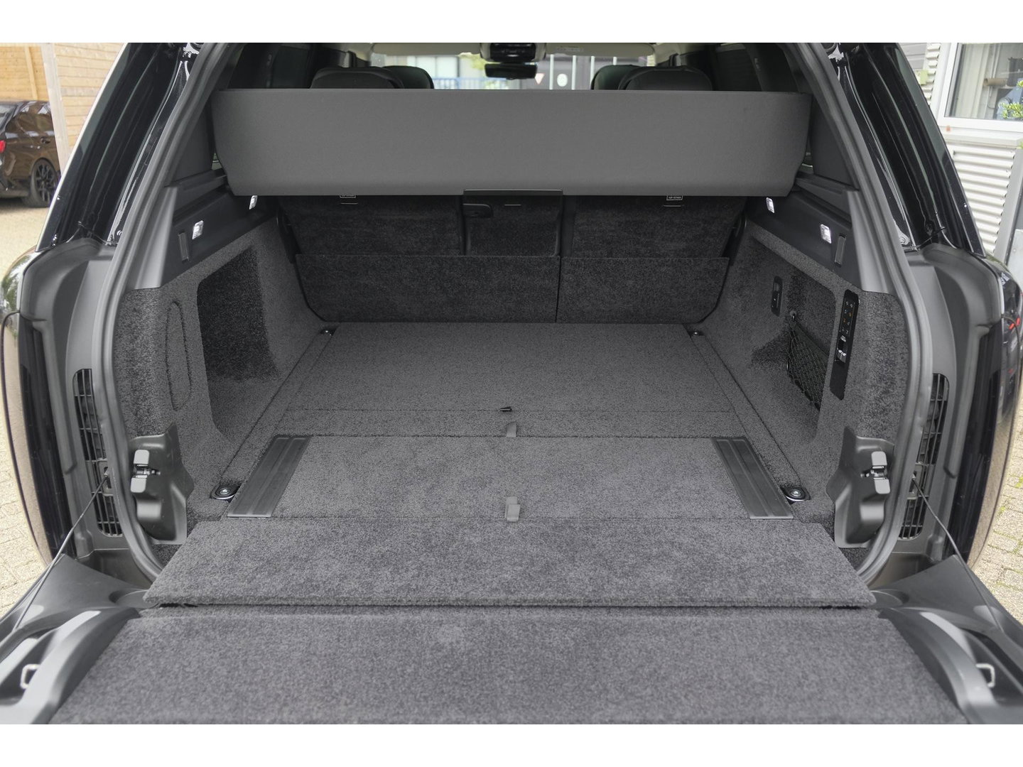 Land Rover Range Rover P510e 510pk First Edition Panoramadak 4-Wielbesturing Trekhaak Meridian3d Massage Laser BOMVOL!!