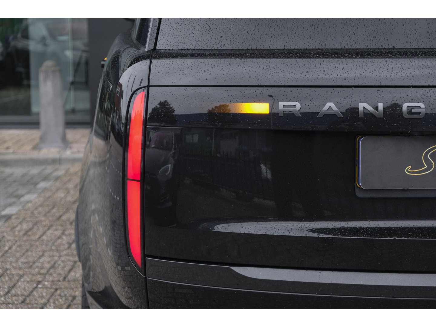 Land Rover Range Rover P510e 510pk First Edition Panoramadak 4-Wielbesturing Trekhaak Meridian3d Massage Laser BOMVOL!!