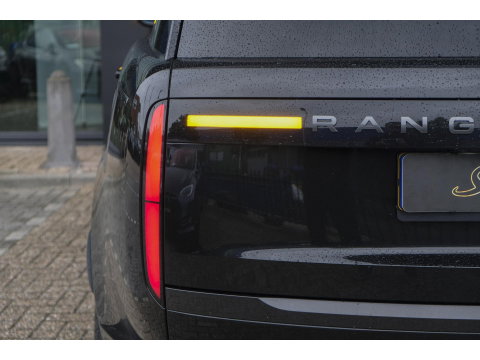 Land Rover Range Rover P510e 510pk First Edition Panoramadak 4-Wielbesturing Trekhaak Meridian3d Massage Laser BOMVOL!!