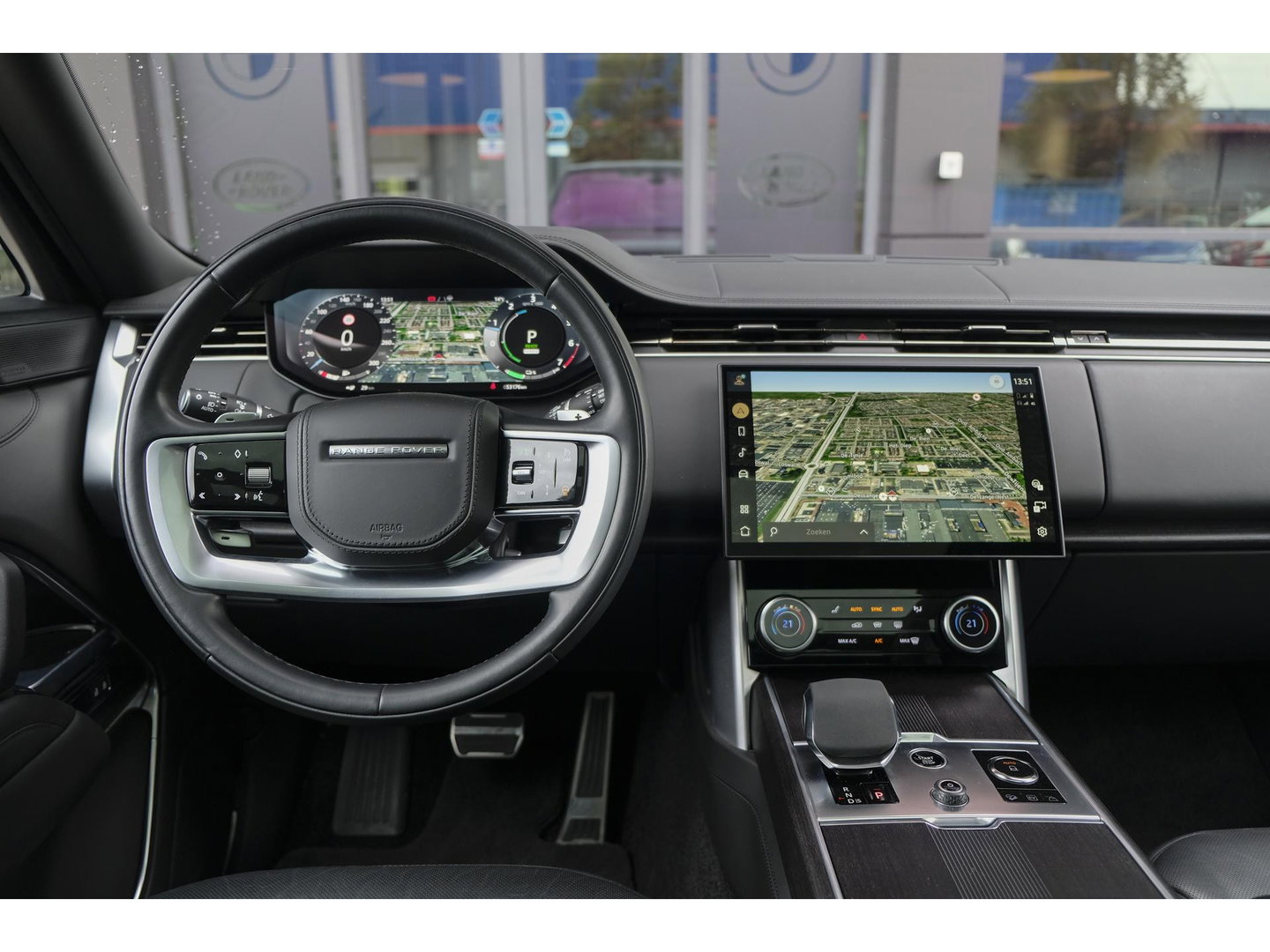 Land Rover Range Rover P510e 510pk First Edition Panoramadak 4-Wielbesturing Trekhaak Meridian3d Massage Laser BOMVOL!!