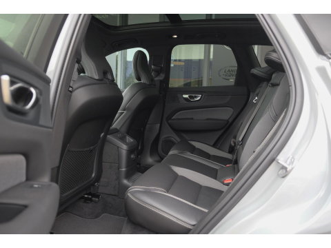 Volvo XC60 2.0 T8 455pk Plus Black edition Panoramadak *BTW* Styling pack 22" LMV Harman/Kardon Bomvol!!