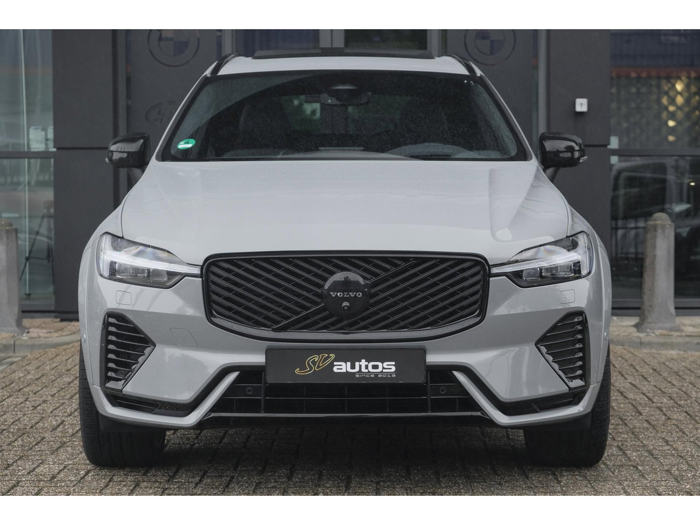 Volvo XC60 2.0 T8 455pk Plus Black edition Panoramadak *BTW* Styling pack 22" LMV Harman/Kardon Bomvol!!