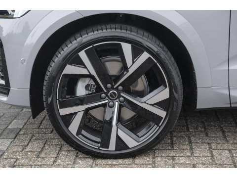 Volvo XC60 2.0 T8 455pk Plus Black edition Panoramadak *BTW* Styling pack 22" LMV Harman/Kardon Bomvol!!