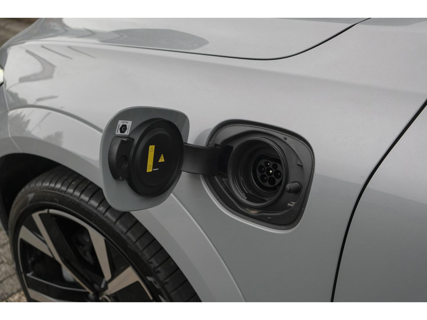 Volvo XC60 2.0 T8 455pk Plus Black edition Panoramadak *BTW* Styling pack 22" LMV Harman/Kardon Bomvol!!