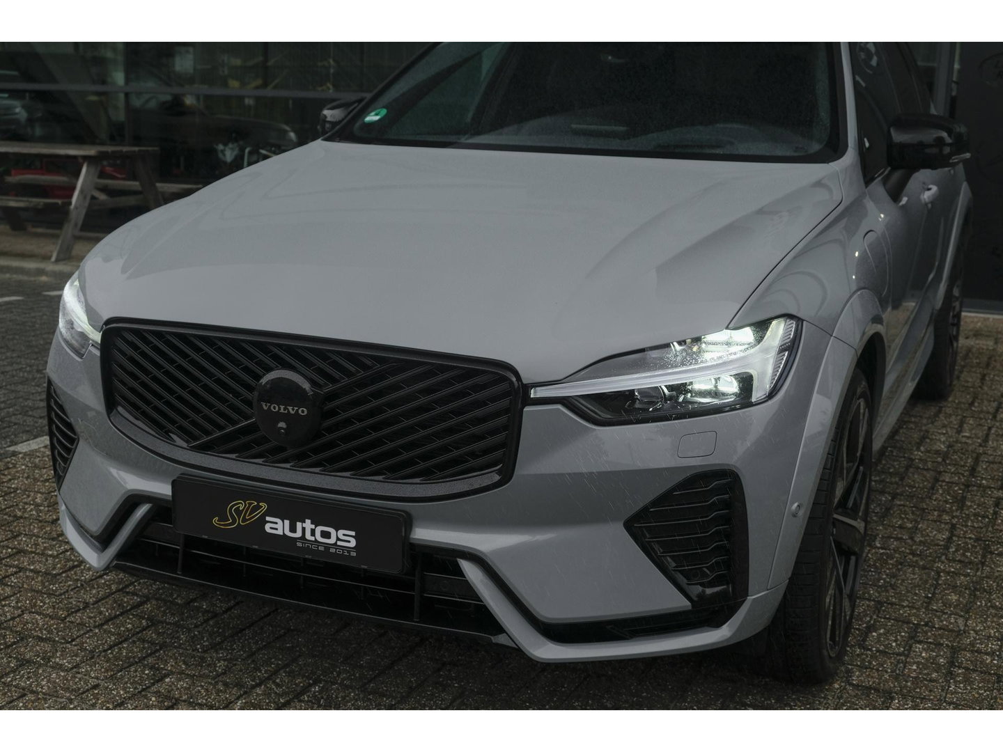 Volvo XC60 2.0 T8 455pk Plus Black edition Panoramadak *BTW* Styling pack 22" LMV Harman/Kardon Bomvol!!