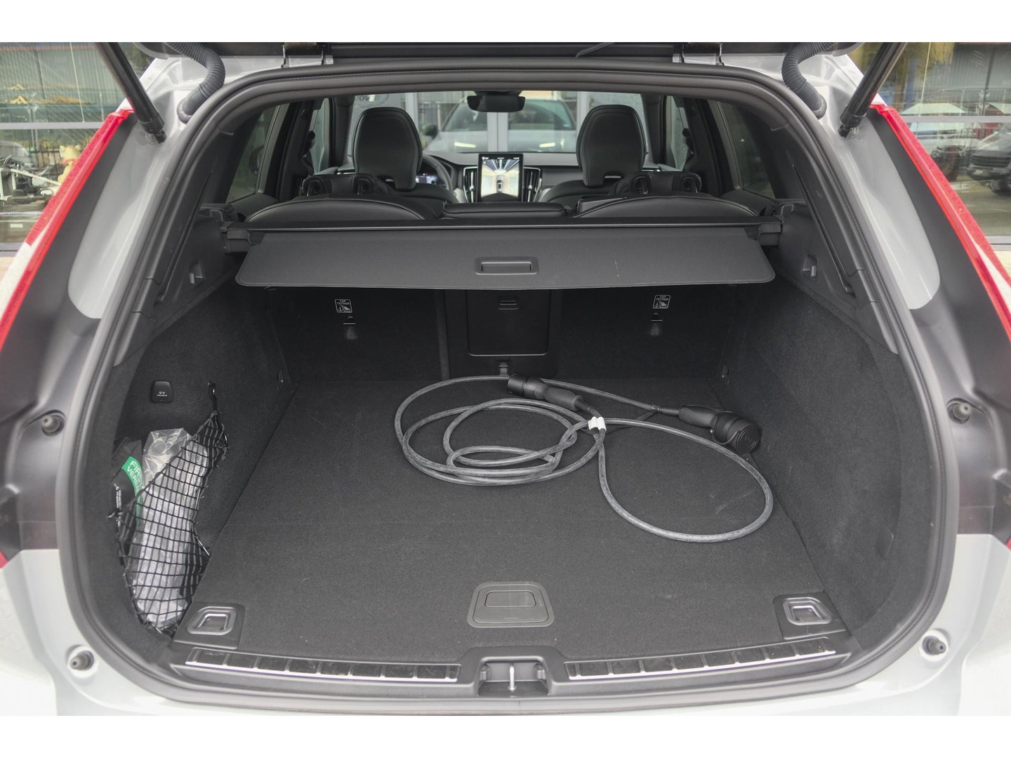 Volvo XC60 2.0 T8 455pk Plus Black edition Panoramadak *BTW* Styling pack 22" LMV Harman/Kardon Bomvol!!