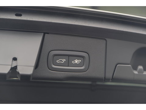 Volvo XC60 2.0 T8 455pk Plus Black edition Panoramadak *BTW* Styling pack 22" LMV Harman/Kardon Bomvol!!
