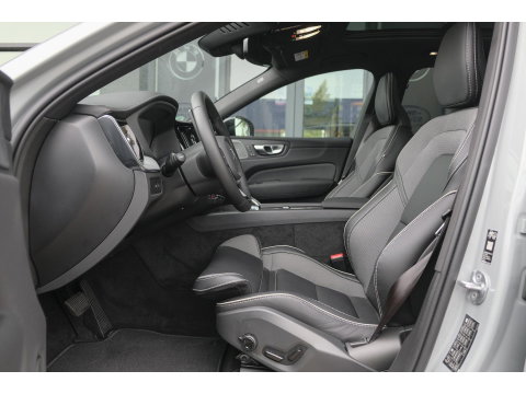 Volvo XC60 2.0 T8 455pk Plus Black edition Panoramadak *BTW* Styling pack 22" LMV Harman/Kardon Bomvol!!