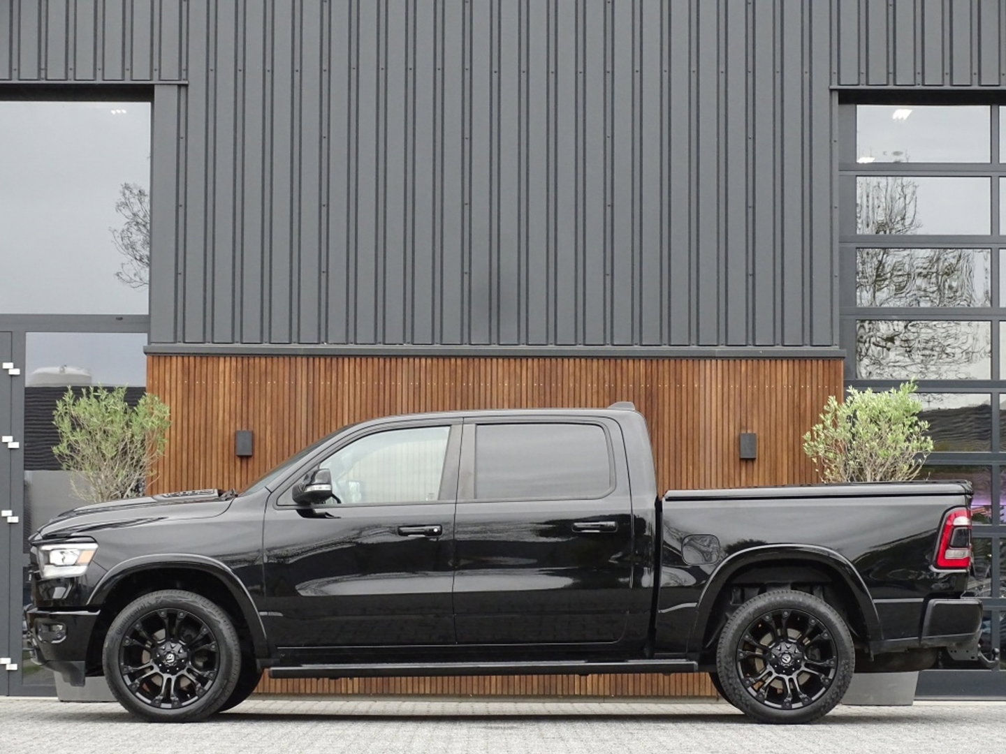Dodge Ram 1500 5.7 V8 402PK 4x4 Laramie HEMI / LPG / grijs k / *NAP*