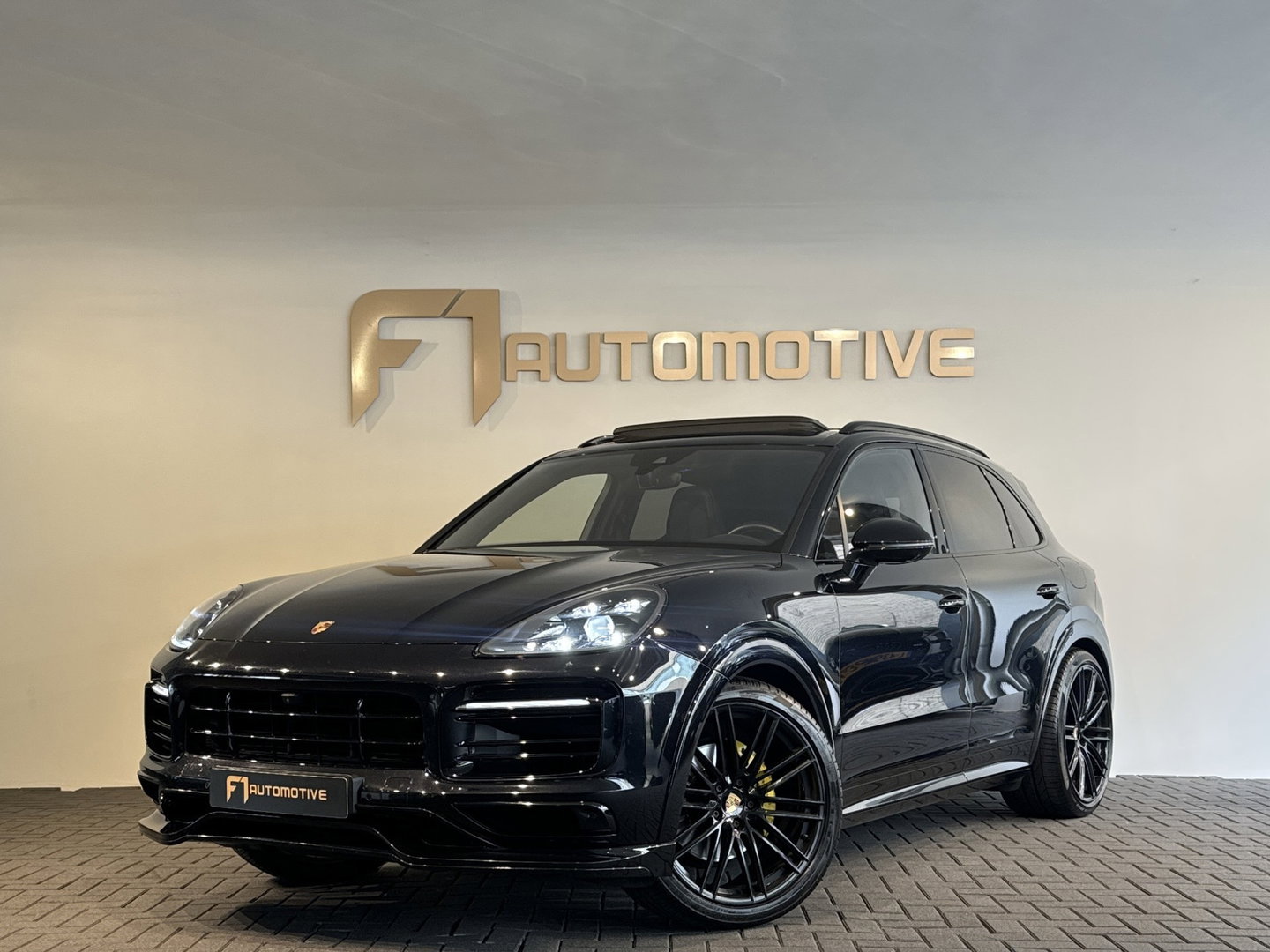 Porsche Cayenne 3.0 E-Hybrid Pano|360|Stoelventilatie|Sportdesign|PDLS+