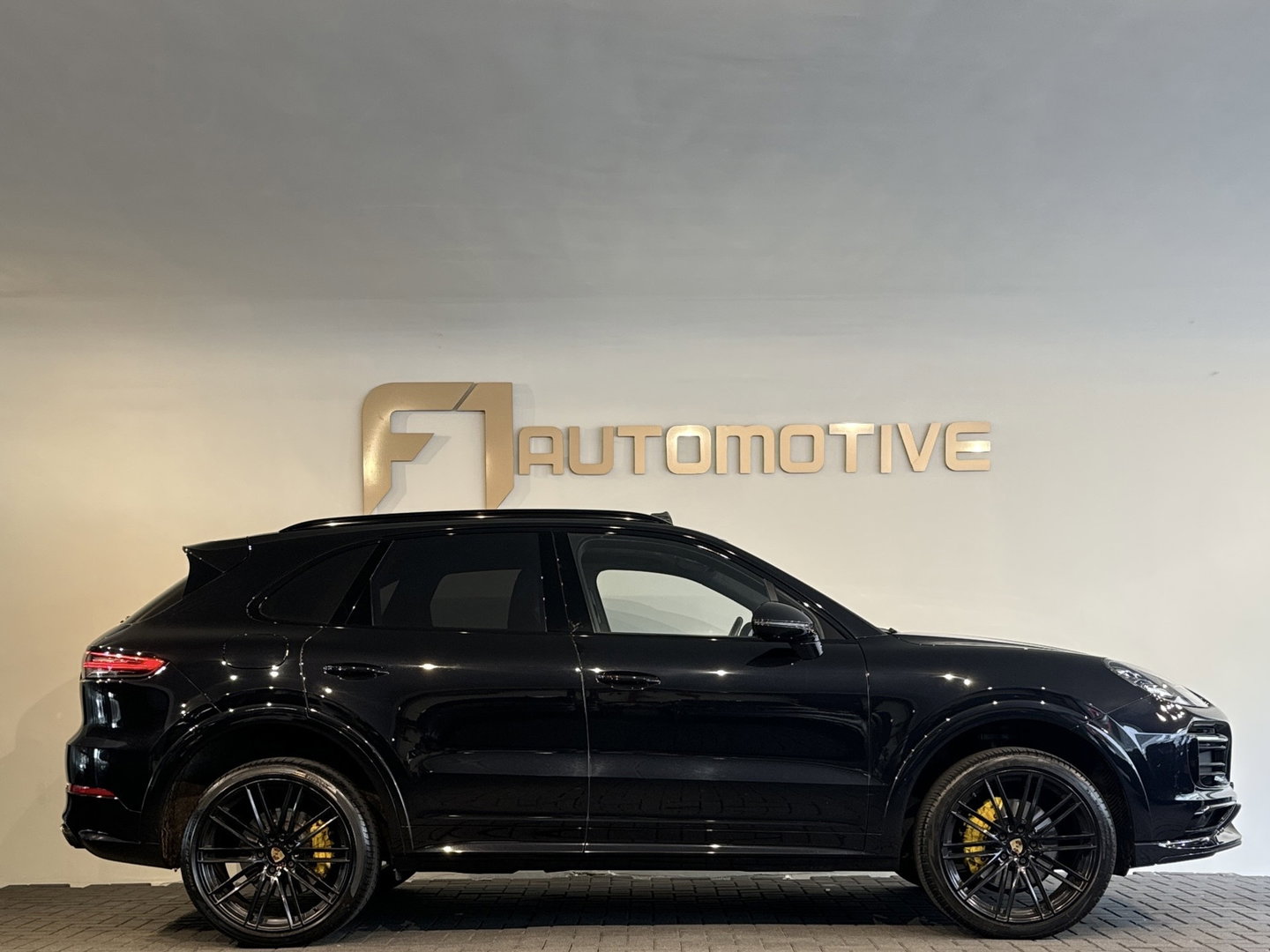 Porsche Cayenne 3.0 E-Hybrid Pano|360|Stoelventilatie|Sportdesign|PDLS+